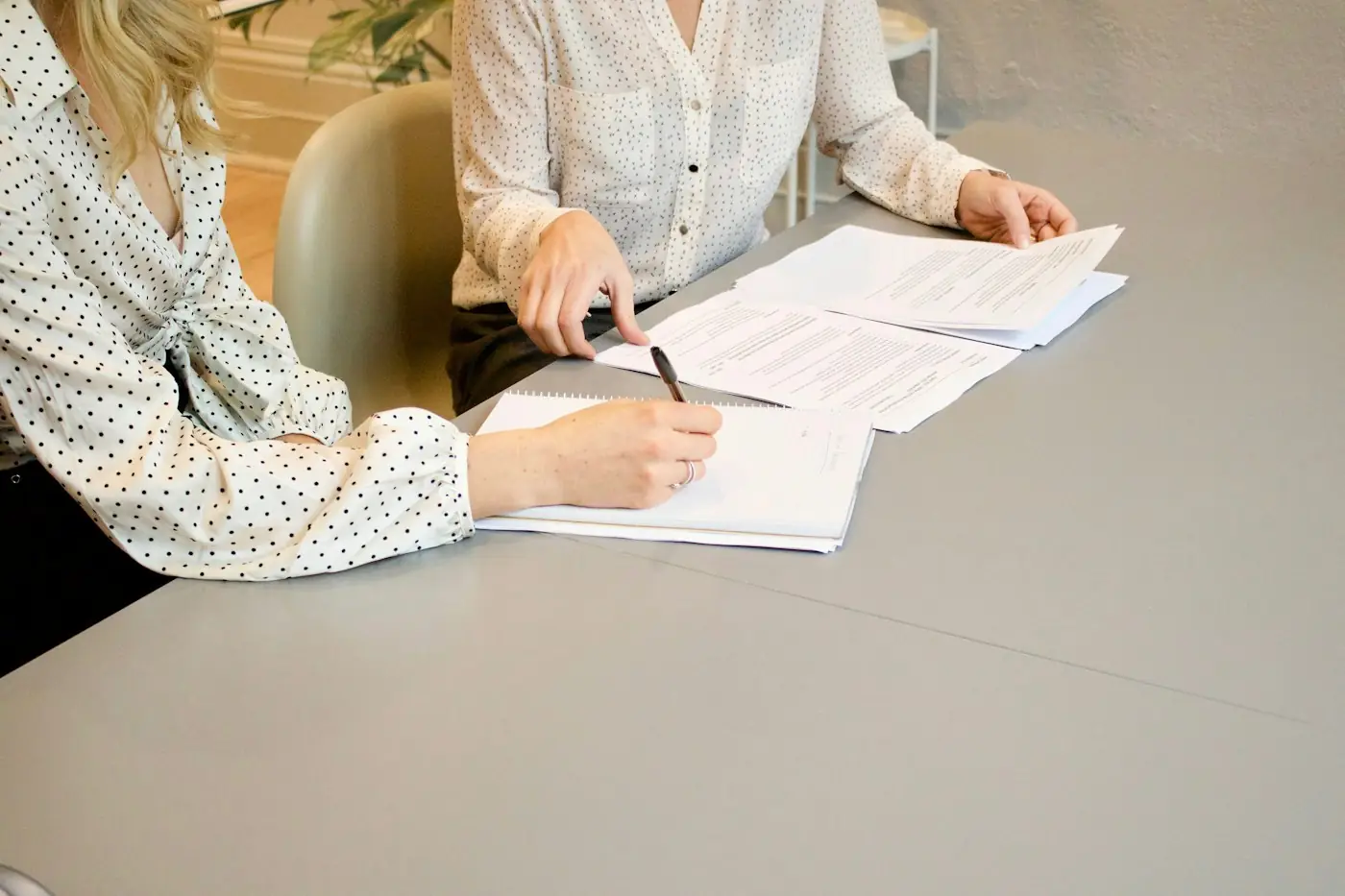 Conversación en el despacho